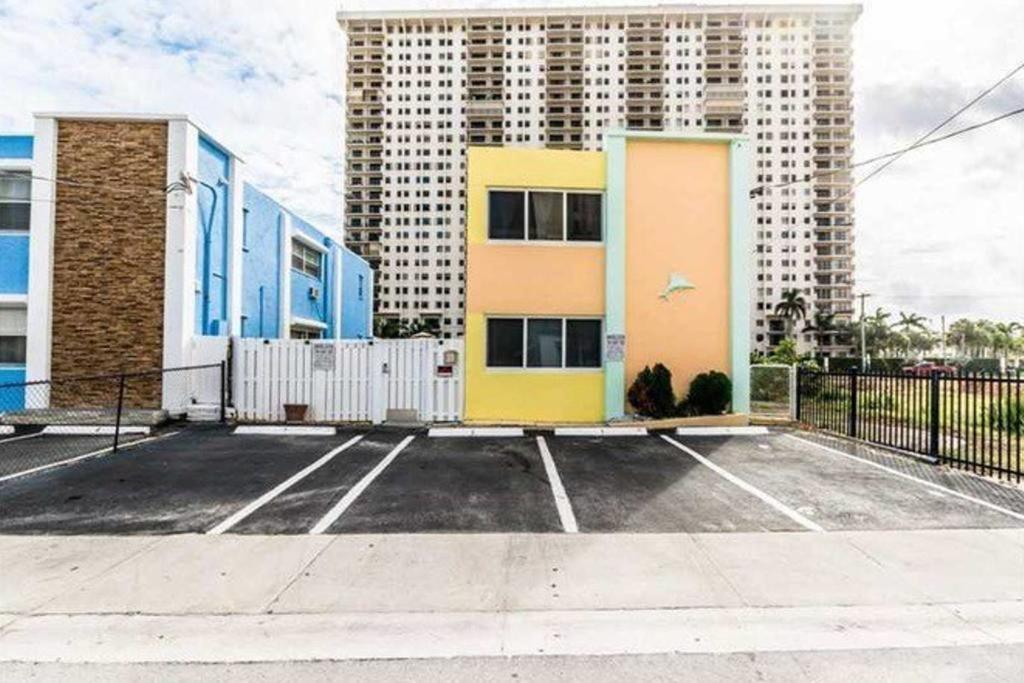 Hollywood Beachfront House Exterior photo