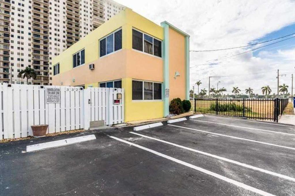Hollywood Beachfront House Exterior photo